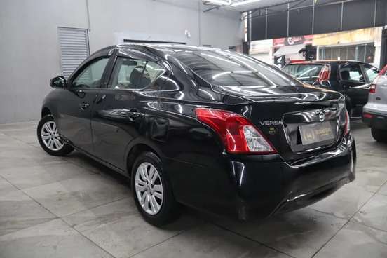 NISSAN-VERSA-2018