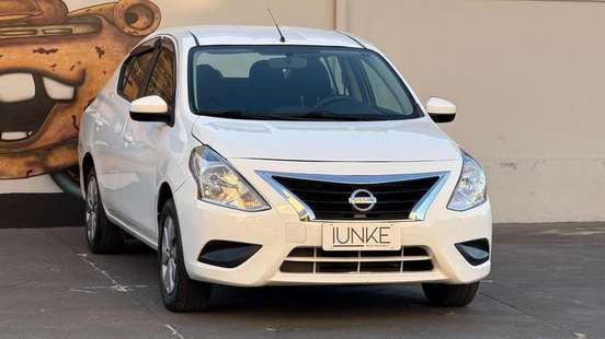 NISSAN-VERSA-2019