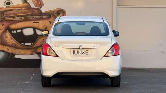 NISSAN-VERSA-2019
