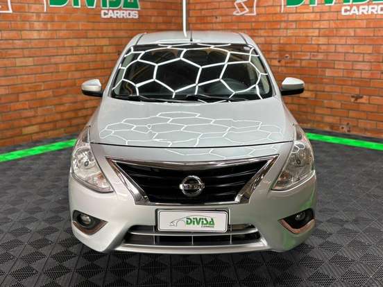 NISSAN-VERSA-2017