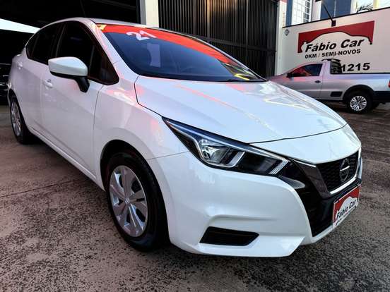NISSAN-VERSA-2021