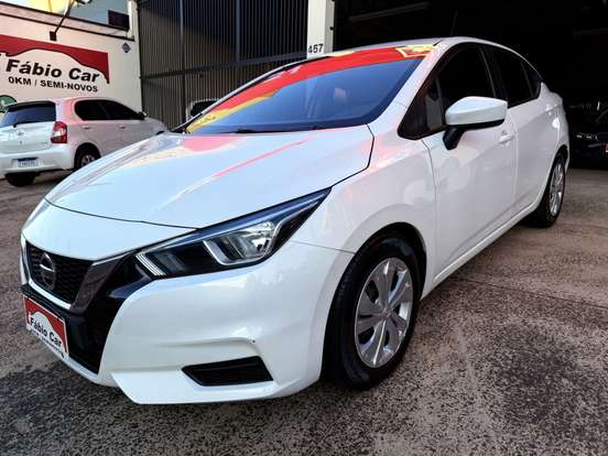 NISSAN-VERSA-2021