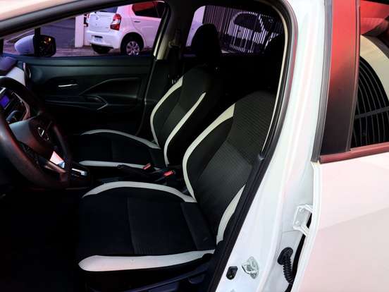 NISSAN-VERSA-2021