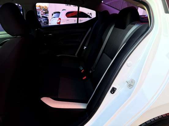 NISSAN-VERSA-2021