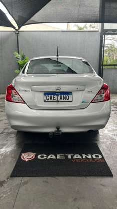 NISSAN-VERSA-2011