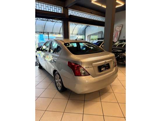 NISSAN-VERSA-2012