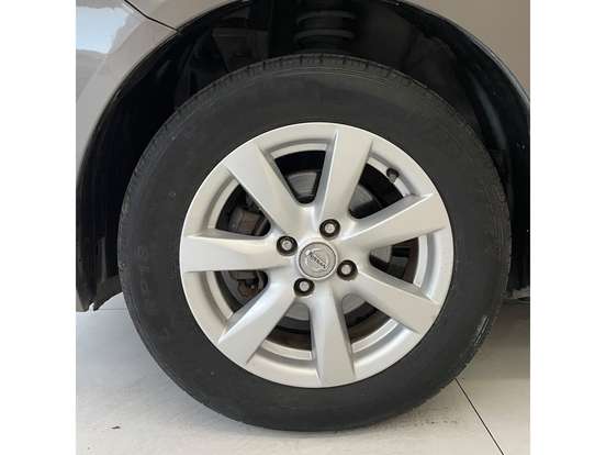 NISSAN-VERSA-2012
