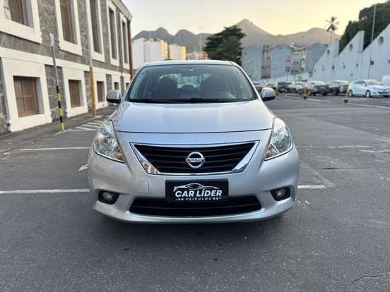 NISSAN-VERSA-2012
