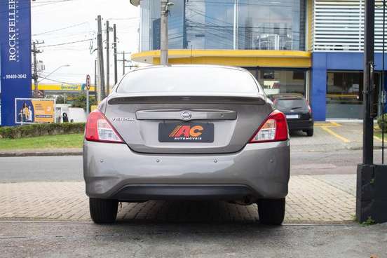 NISSAN-VERSA-2019