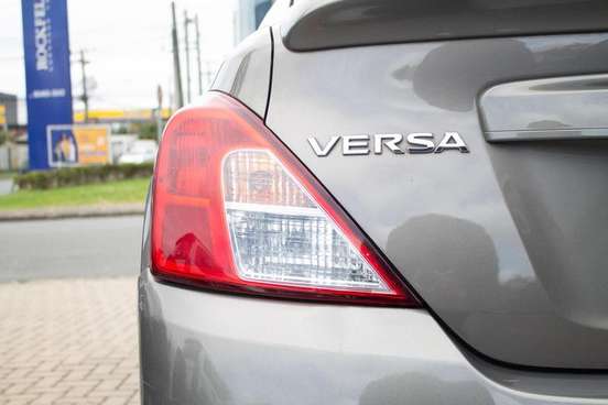 NISSAN-VERSA-2019