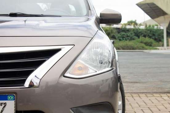 NISSAN-VERSA-2019
