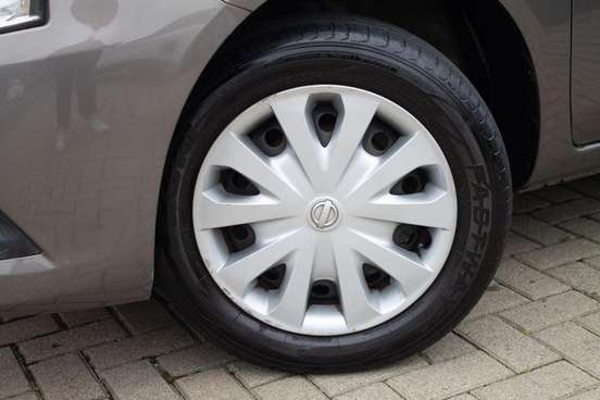 NISSAN-VERSA-2019