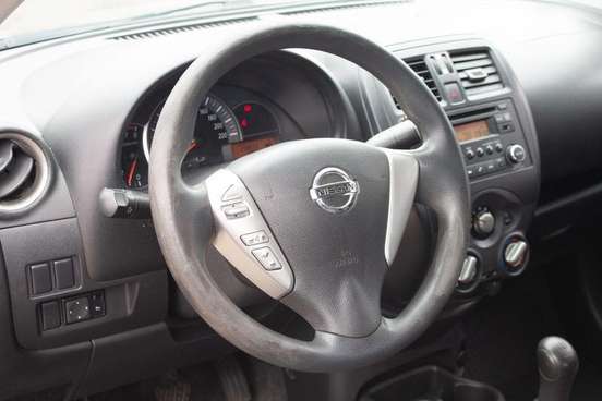 NISSAN-VERSA-2019