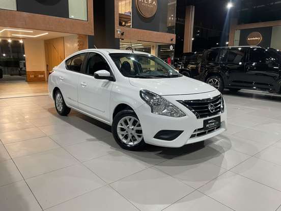 NISSAN-VERSA-2019