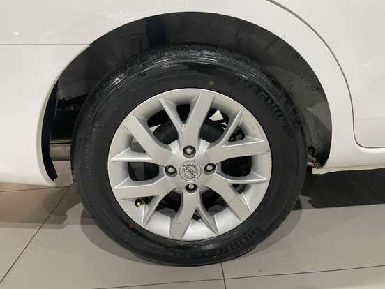NISSAN-VERSA-2019