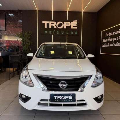 NISSAN-VERSA-2019