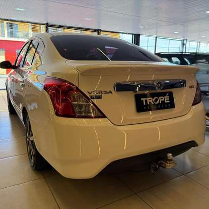 NISSAN-VERSA-2019