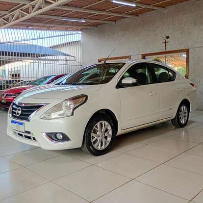 NISSAN-VERSA-2019