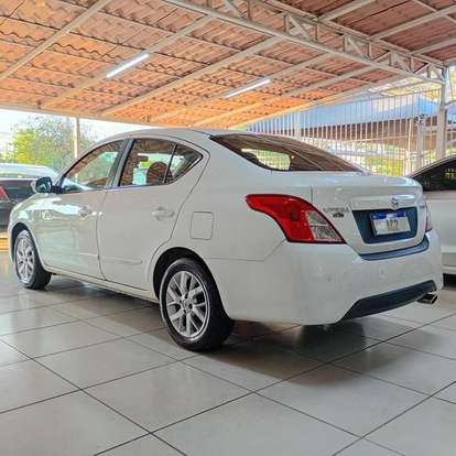 NISSAN-VERSA-2019