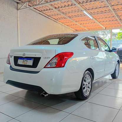 NISSAN-VERSA-2019