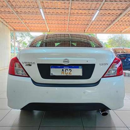 NISSAN-VERSA-2019