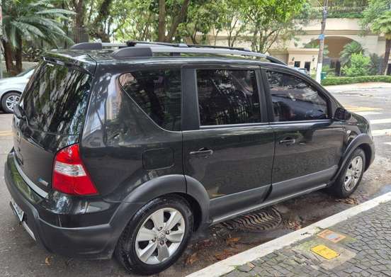 NISSAN-LIVINA-2014