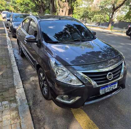 NISSAN-VERSA-2017