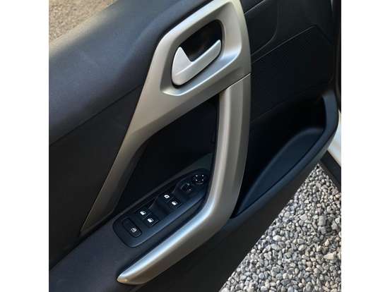 PEUGEOT-2008-2019
