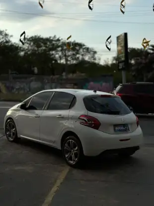 PEUGEOT-208-2013