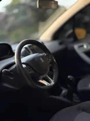 PEUGEOT-208-2013