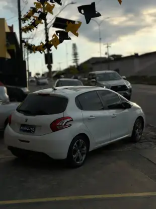 PEUGEOT-208-2013