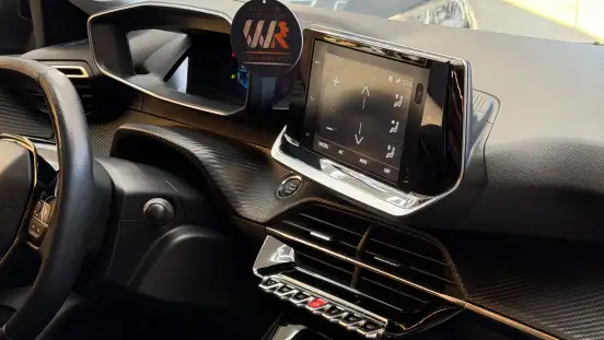 PEUGEOT-208-2021