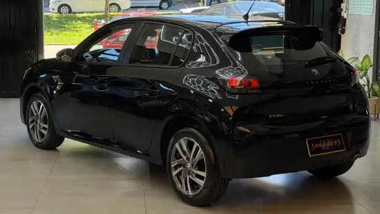 PEUGEOT-208-2021