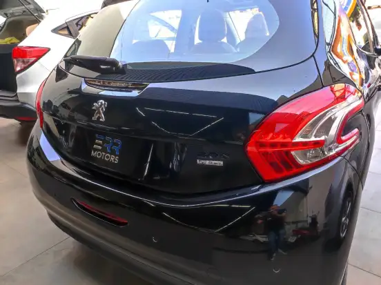 PEUGEOT-208-2015