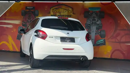 PEUGEOT-208-2016
