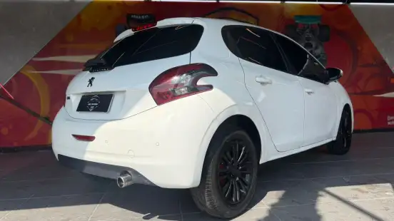 PEUGEOT-208-2016