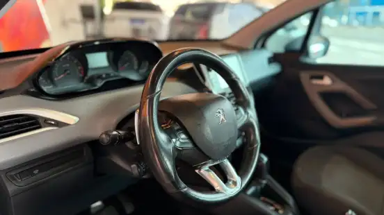 PEUGEOT-208-2016