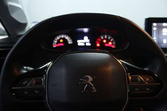 PEUGEOT-208-2022