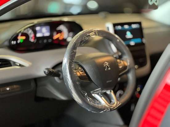 PEUGEOT-208-2017