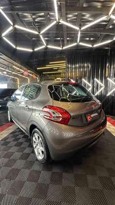 PEUGEOT-208-2013