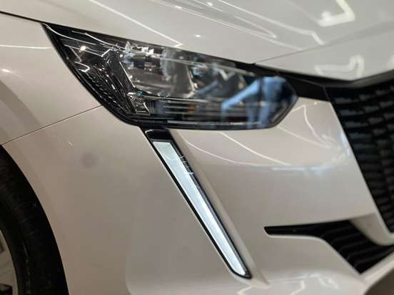 PEUGEOT-208-2024