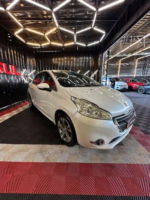 PEUGEOT-208-2015