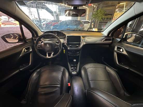 PEUGEOT-208-2015