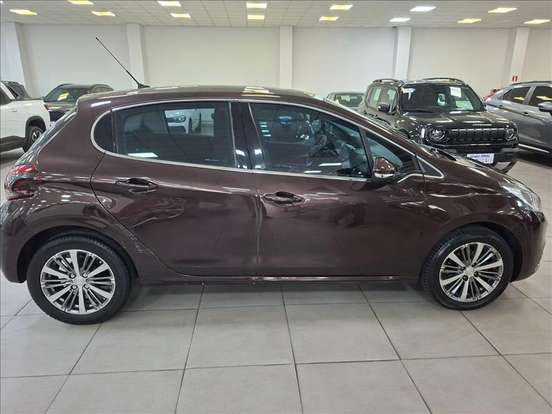PEUGEOT-208-2016