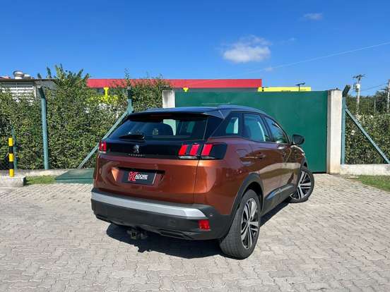 PEUGEOT-3008-2020