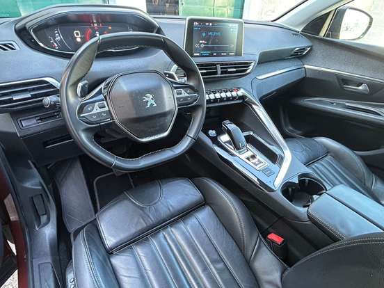 PEUGEOT-3008-2020