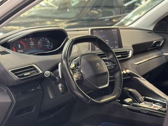 PEUGEOT-3008-2017