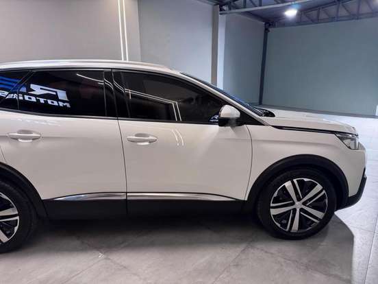 PEUGEOT-3008-2018