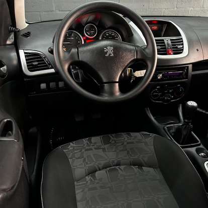 PEUGEOT-207-2010