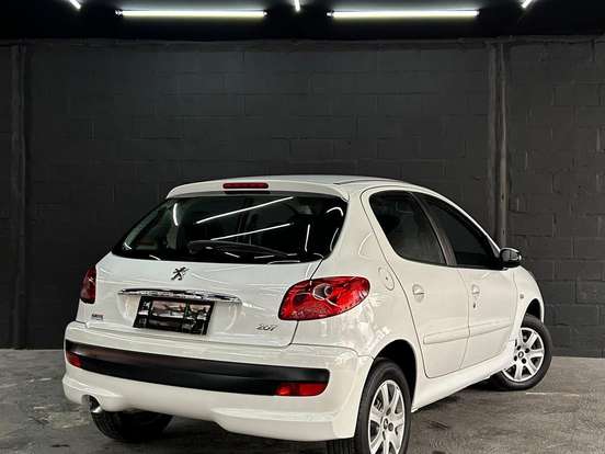 PEUGEOT-207-1.4 XR 8V FLEX 4P MANUAL PEUGEOT-207-2010